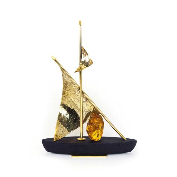 amber-figure-the-boat-3
