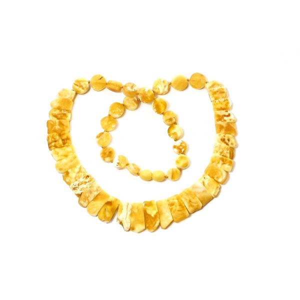 natural-baltic-amber-necklace-silvia-yellow-close-2