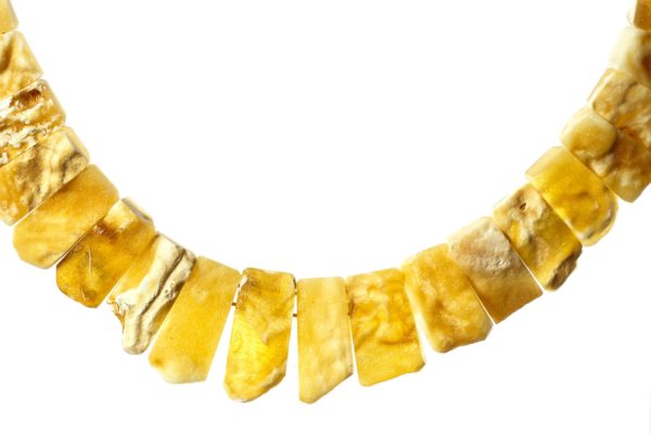 natural-baltic-amber-necklace-silvia-yellow-close