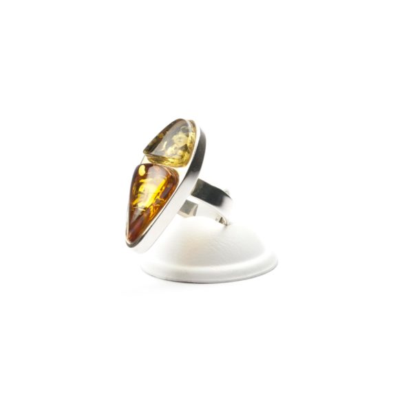 silver-ring-with-natural-baltic-amber-piece-beutenica