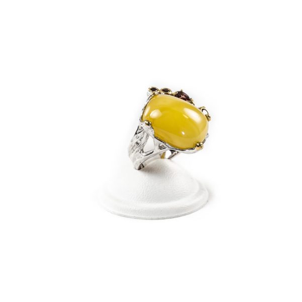 Graceful Silver Ring with Amber