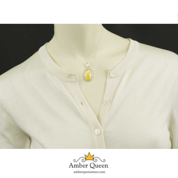 Gentle Amber Pendant with Pattern in Silver on Mannequin