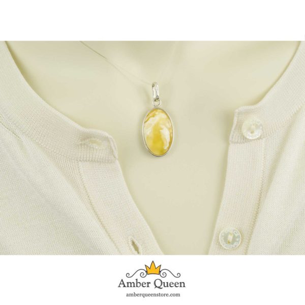 Gentle Amber Pendant with Pattern in Silver on Mannequin Close